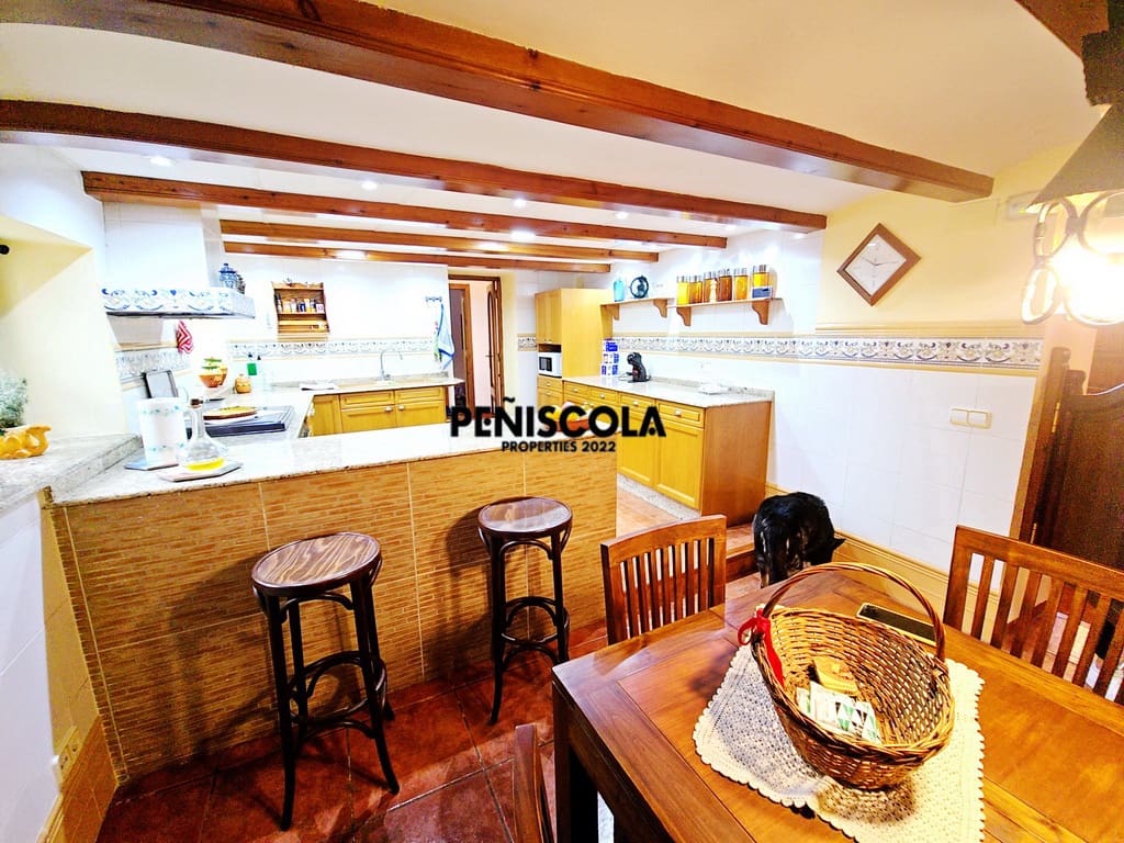 4 makuuhuone Majatalo/aamiaismajoitus myytävänä paikassa Les Useres mukana uima-altaan - 412 000 € (Ref: 8973353)