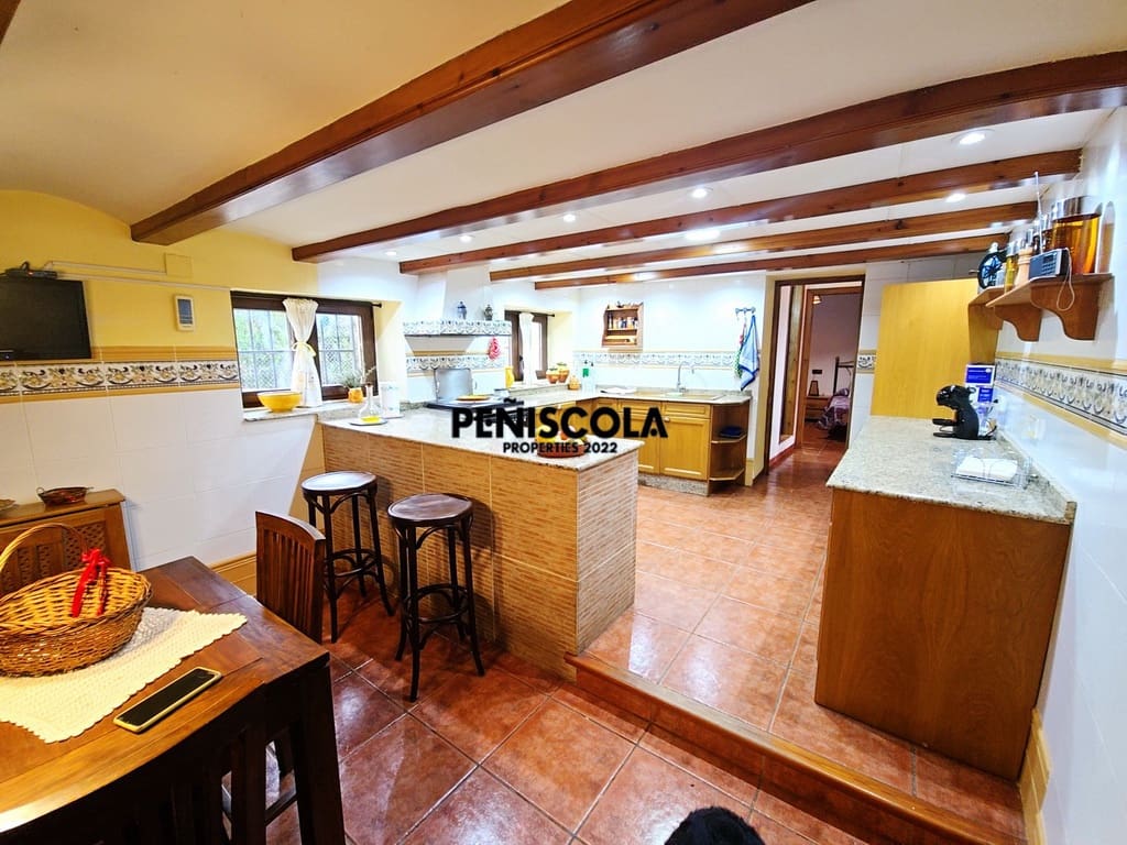 4 makuuhuone Majatalo/aamiaismajoitus myytävänä paikassa Les Useres mukana uima-altaan - 412 000 € (Ref: 8973353)