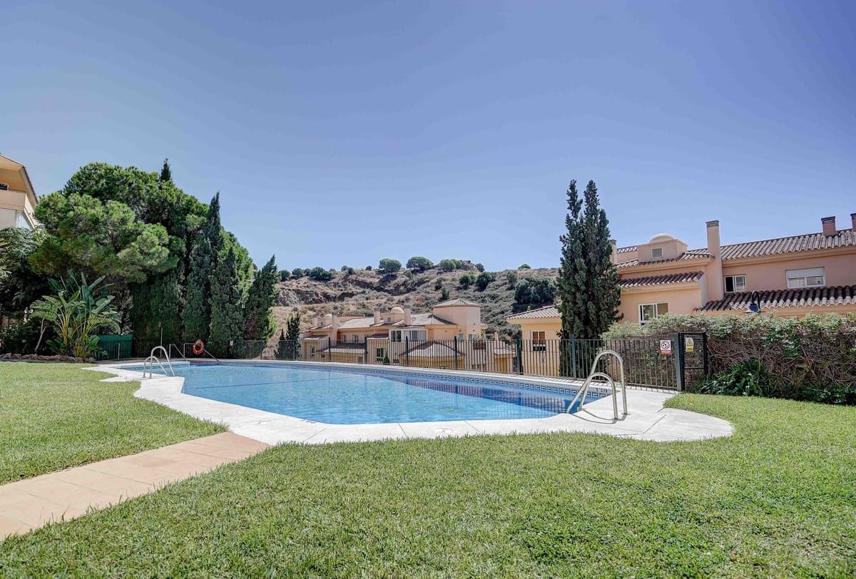 3 soveværelse Lejlighed til salg i Calahonda med swimmingpool garage - € 375.000 (Ref: 10081599)