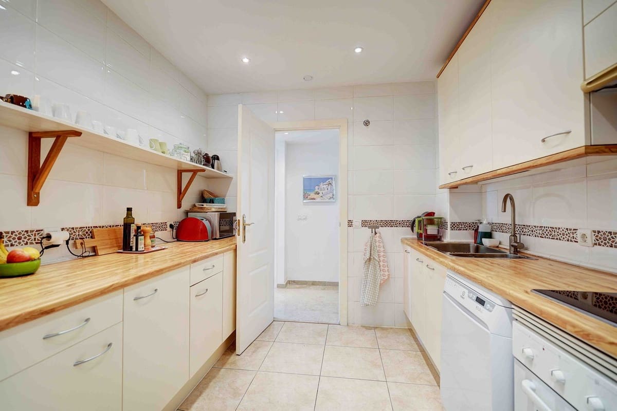 3 bedroom Apartment for sale in Calahonda with pool garage - € 375,000 (Ref: 10081599)