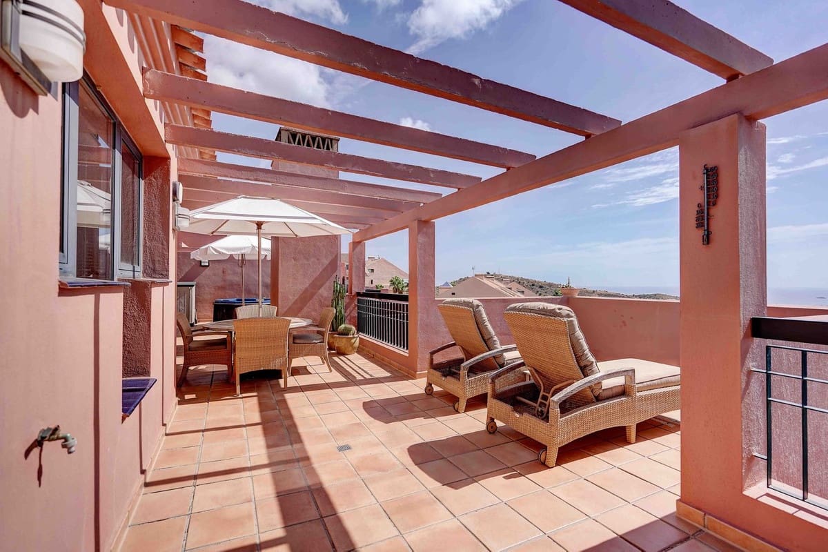 2 bedroom Penthouse for sale in Calahonda with pool garage - € 699,995 (Ref: 10095333)