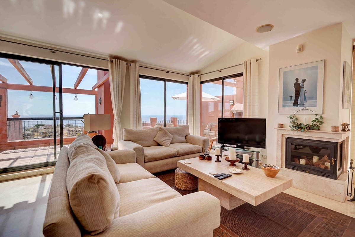 2 bedroom Penthouse for sale in Calahonda with pool garage - € 699,995 (Ref: 10095333)