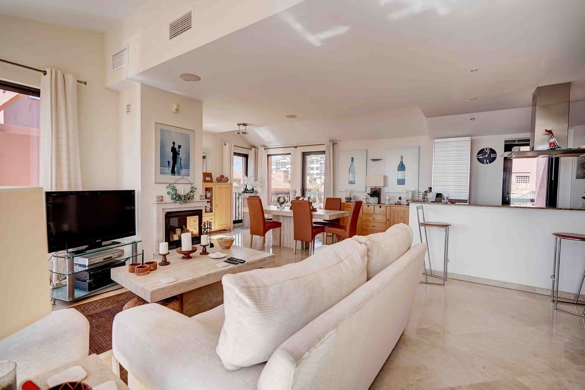 2 bedroom Penthouse for sale in Calahonda with pool garage - € 699,995 (Ref: 10095333)