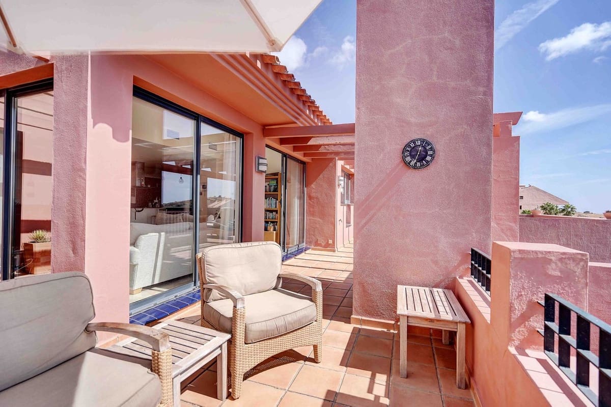 2 bedroom Penthouse for sale in Calahonda with pool garage - € 699,995 (Ref: 10095333)