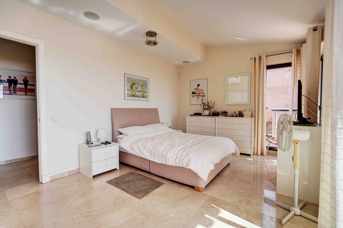 2 bedroom Penthouse for sale in Calahonda with pool garage - € 699,995 (Ref: 10095333)