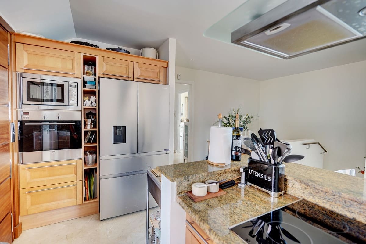 2 bedroom Penthouse for sale in Calahonda with pool garage - € 699,995 (Ref: 10095333)