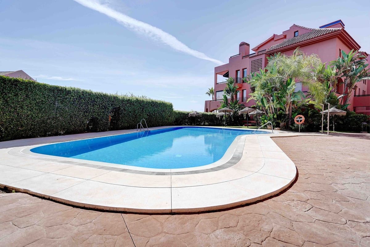 2 bedroom Penthouse for sale in Calahonda with pool garage - € 699,995 (Ref: 10095333)
