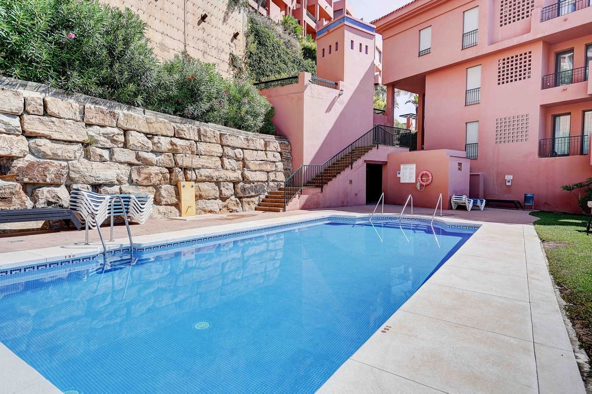 2 bedroom Penthouse for sale in Calahonda with pool garage - € 699,995 (Ref: 10095333)