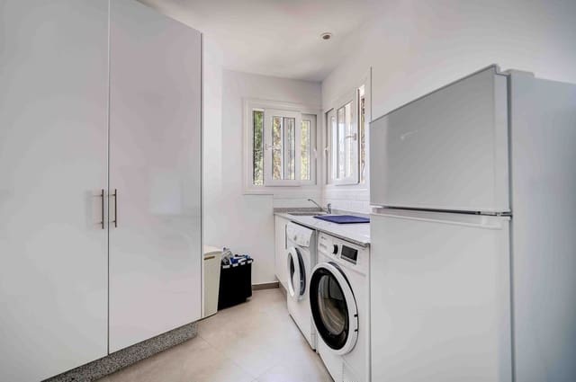 3 sypialnia Dom na sprzedaż w Calahonda, Mijas z basenem garażem - 549 995 € (Ref: 10100988)
