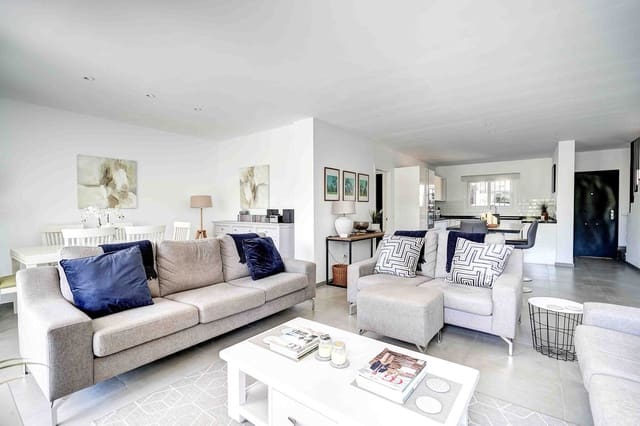 3 sypialnia Dom na sprzedaż w Calahonda, Mijas z basenem garażem - 549 995 € (Ref: 10100988)