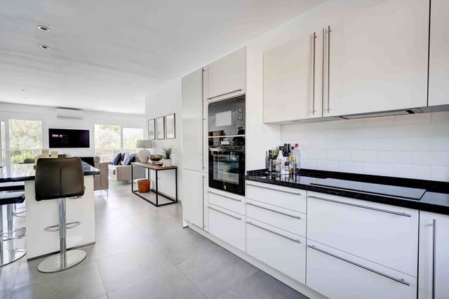 3 sypialnia Dom na sprzedaż w Calahonda, Mijas z basenem garażem - 549 995 € (Ref: 10100988)