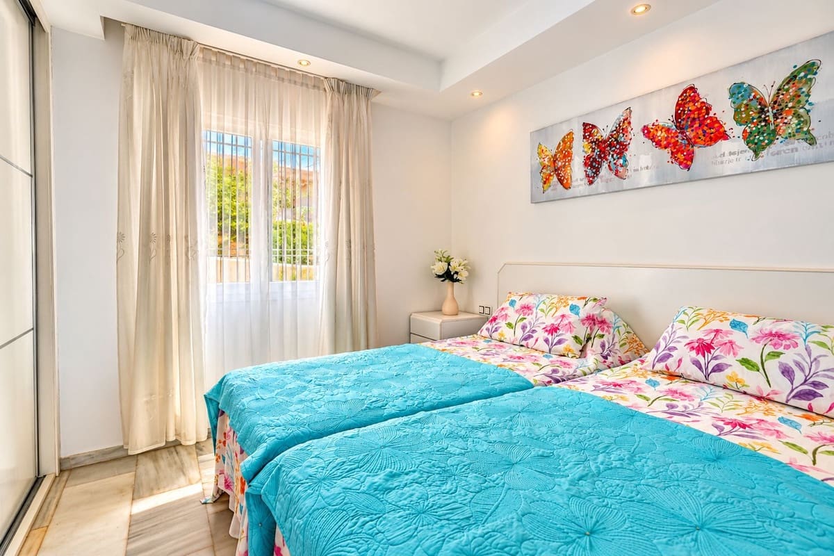 Casa de 2 habitaciones en Calahonda en venta con piscina garaje - 775.000 € (Ref: 10130181)