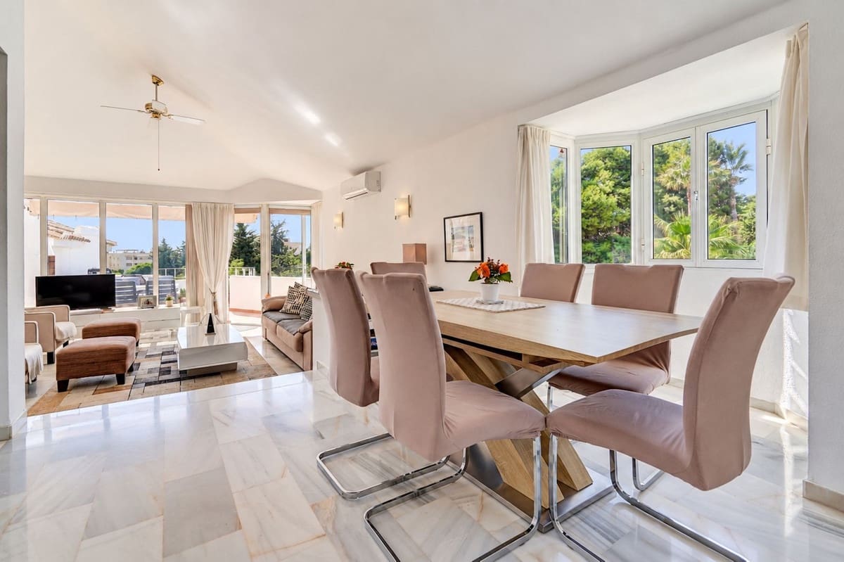 2 bedroom Penthouse for sale in Calahonda with pool - € 379,000 (Ref: 10160306)