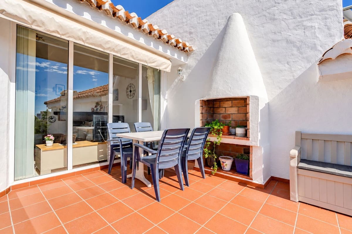 2 bedroom Penthouse for sale in Calahonda with pool - € 379,000 (Ref: 10160306)