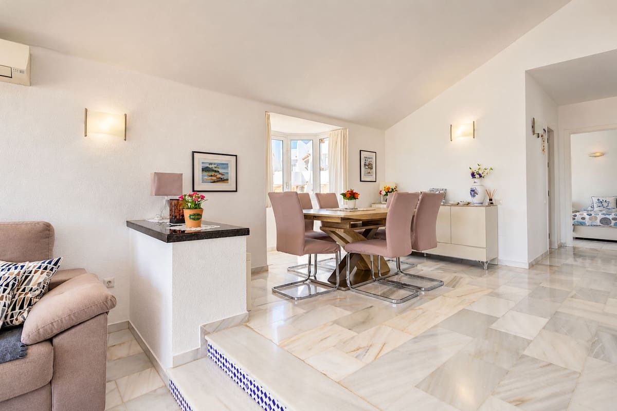 2 bedroom Penthouse for sale in Calahonda with pool - € 379,000 (Ref: 10160306)