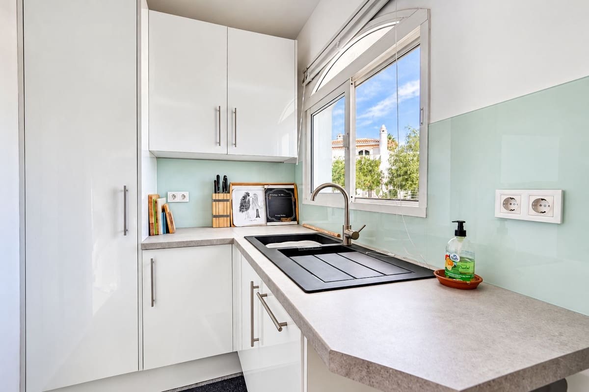 2 bedroom Penthouse for sale in Calahonda with pool - € 379,000 (Ref: 10160306)