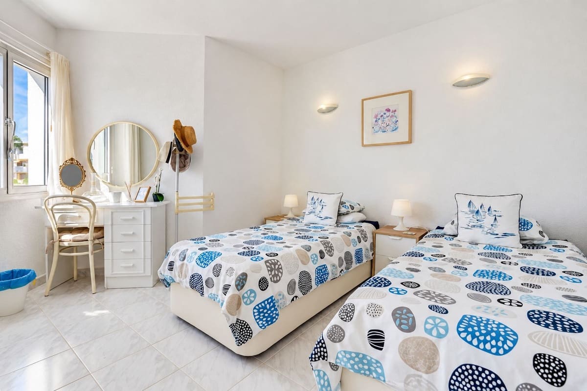 2 bedroom Penthouse for sale in Calahonda with pool - € 379,000 (Ref: 10160306)