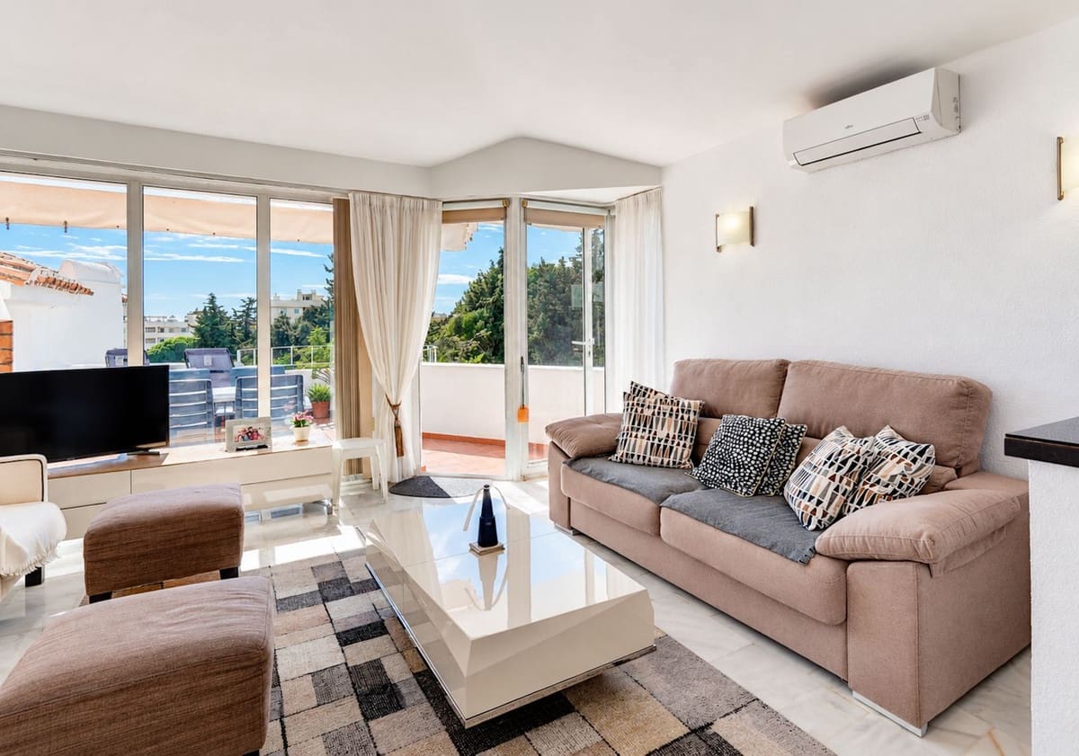 2 bedroom Penthouse for sale in Calahonda with pool - € 379,000 (Ref: 10160306)
