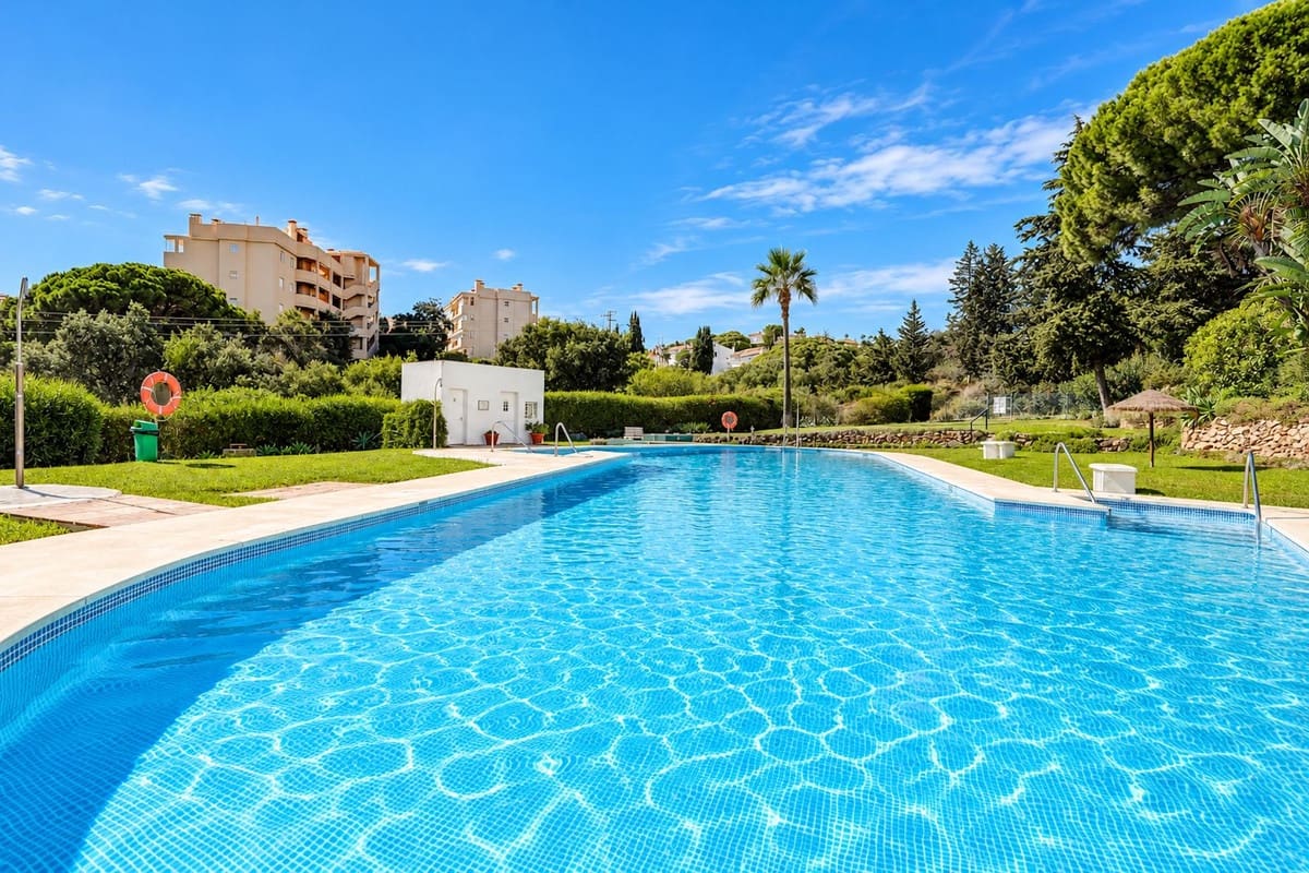 2 bedroom Penthouse for sale in Calahonda with pool - € 379,000 (Ref: 10160306)