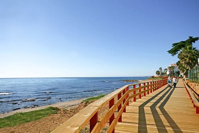 2 bedroom Penthouse for holiday rental in Calahonda, Mijas with pool garage - € 925 (Ref: 5301307)