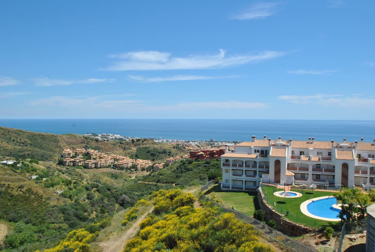 2 bedroom Penthouse for holiday rental in Calahonda with pool garage - € 925 (Ref: 5301307)