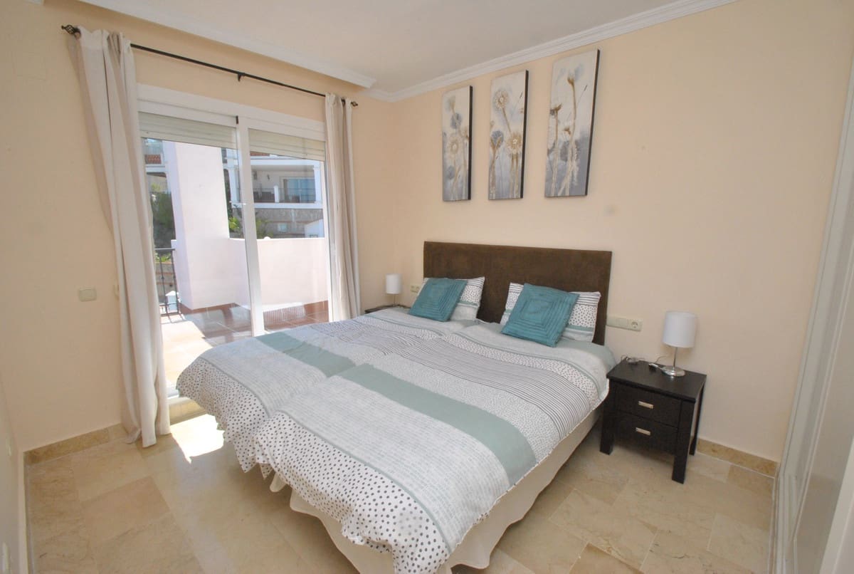 2 bedroom Penthouse for holiday rental in Calahonda with pool garage - € 925 (Ref: 5301307)
