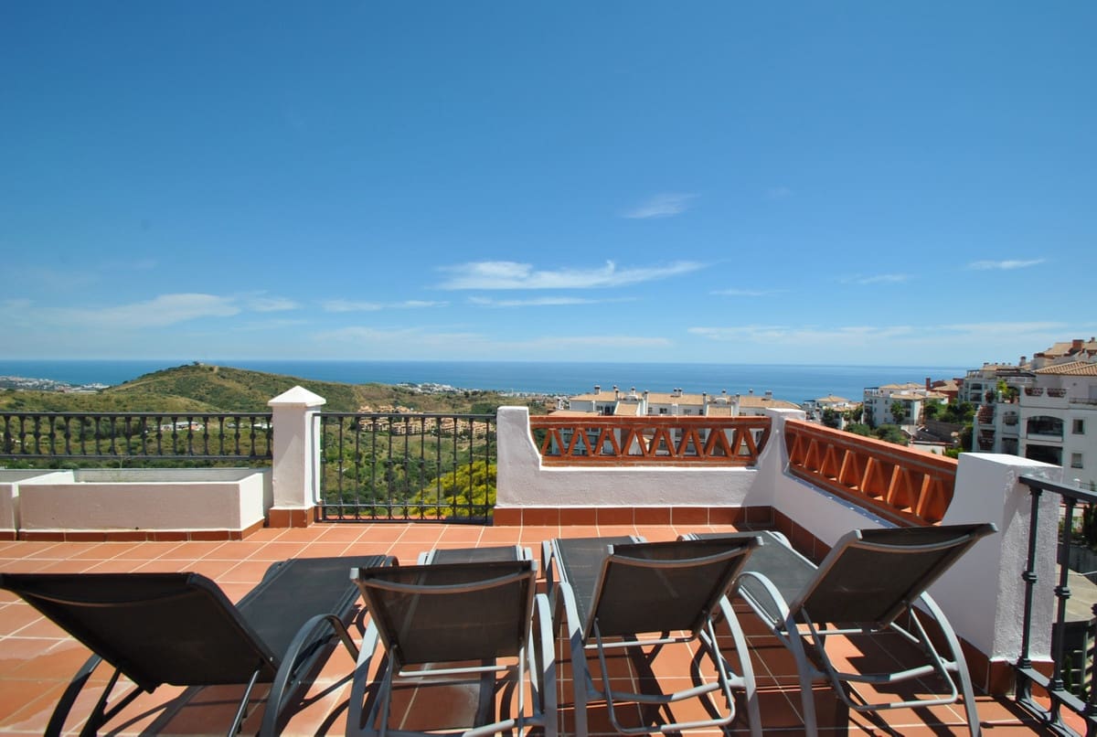 2 bedroom Penthouse for holiday rental in Calahonda with pool garage - € 925 (Ref: 5301307)