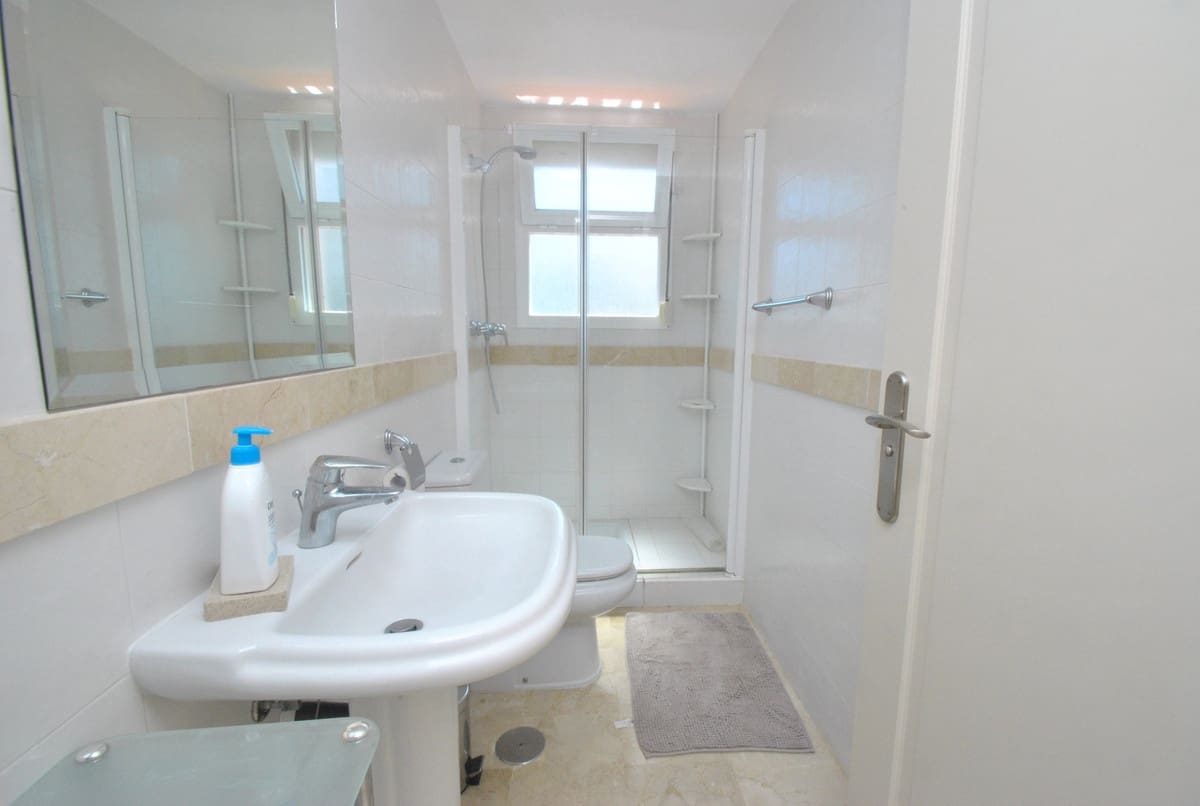 2 bedroom Penthouse for holiday rental in Calahonda with pool garage - € 925 (Ref: 5301307)