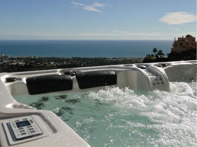 Ático de 2 habitaciones en Calahonda, Mijas en alquiler vacacional con piscina garaje - 925 € (Ref: 5301307)