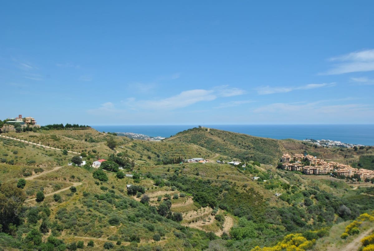 2 bedroom Penthouse for holiday rental in Calahonda with pool garage - € 925 (Ref: 5301307)