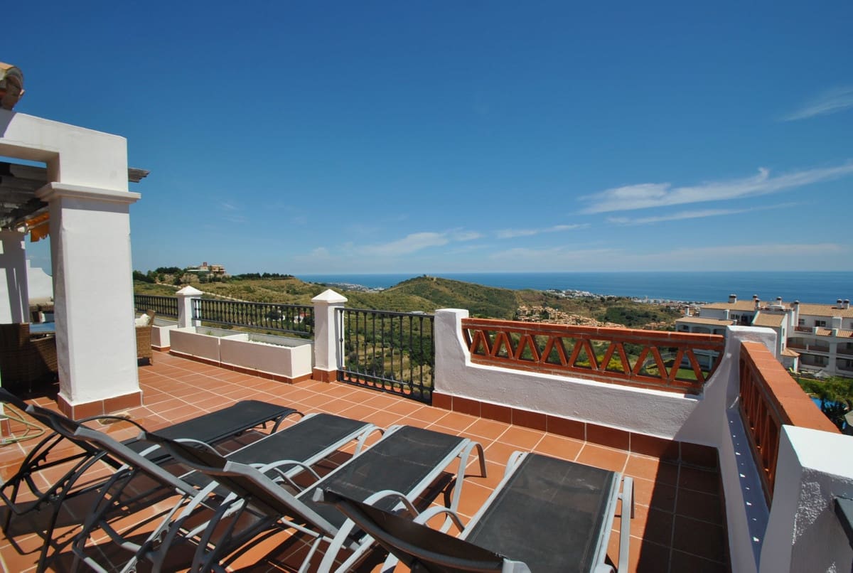 2 sypialnia Penthouse na kwatery wakacyjne w Calahonda z basenem garażem - 925 € (Ref: 5301307)