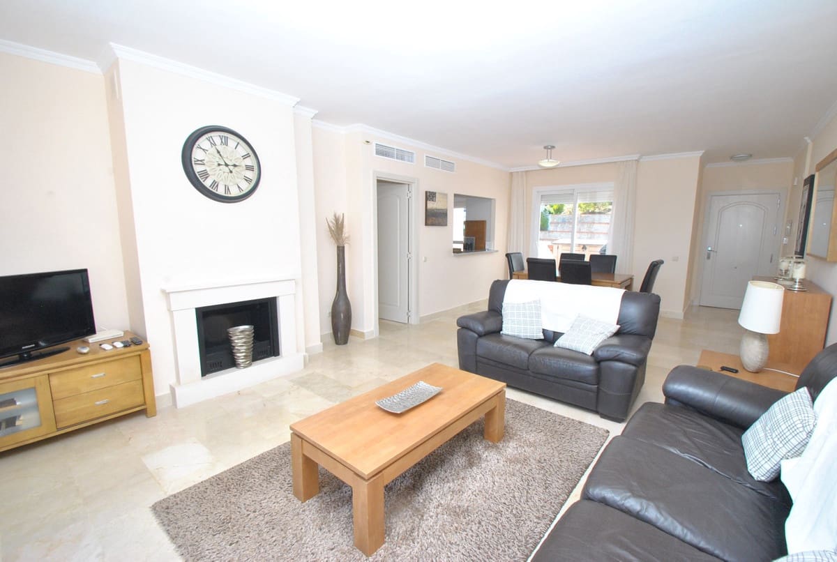 2 sypialnia Penthouse na kwatery wakacyjne w Calahonda z basenem garażem - 925 € (Ref: 5301307)