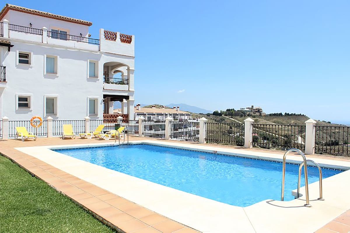 2 sypialnia Penthouse na kwatery wakacyjne w Calahonda z basenem garażem - 925 € (Ref: 5301307)