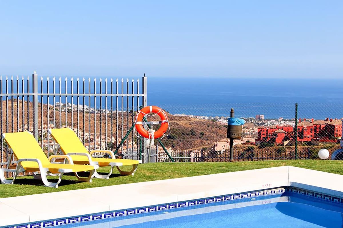 2 sypialnia Penthouse na kwatery wakacyjne w Calahonda z basenem garażem - 925 € (Ref: 5301307)