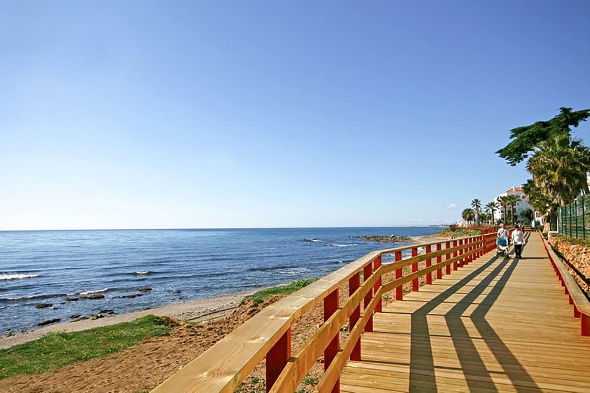 2 sypialnia Penthouse na kwatery wakacyjne w Calahonda z basenem garażem - 925 € (Ref: 5301307)