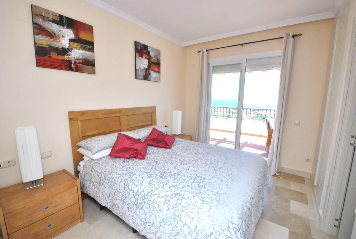 2 sypialnia Penthouse na kwatery wakacyjne w Calahonda z basenem garażem - 925 € (Ref: 5301307)