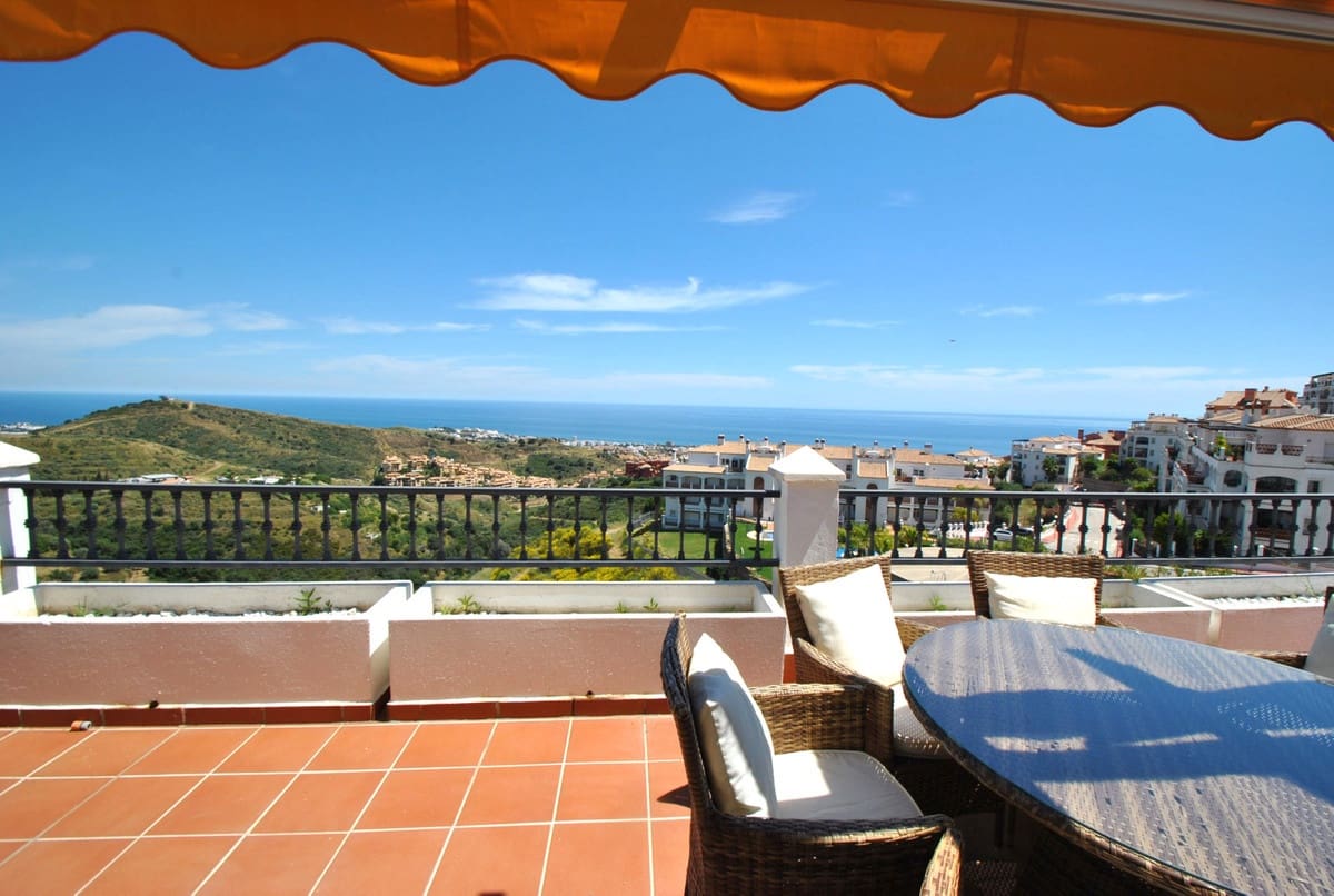 2 sypialnia Penthouse na kwatery wakacyjne w Calahonda z basenem garażem - 925 € (Ref: 5301307)