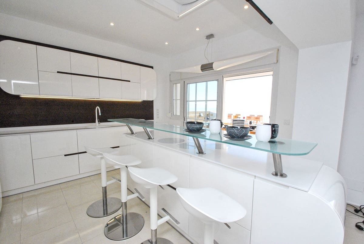 5 soverom Villa til salgs i La Cala de Mijas med svømmebasseng garasje - € 1 995 000 (Ref: 8147913)