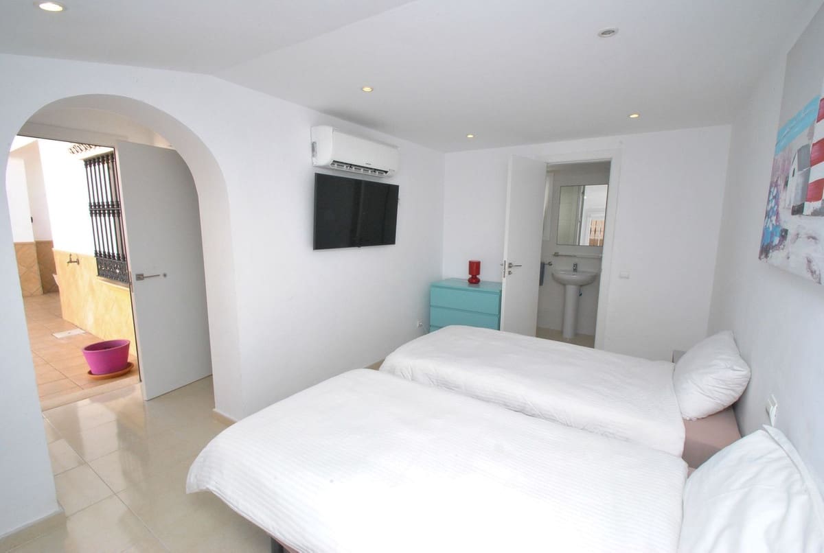 5 soverom Villa til salgs i La Cala de Mijas med svømmebasseng garasje - € 1 995 000 (Ref: 8147913)