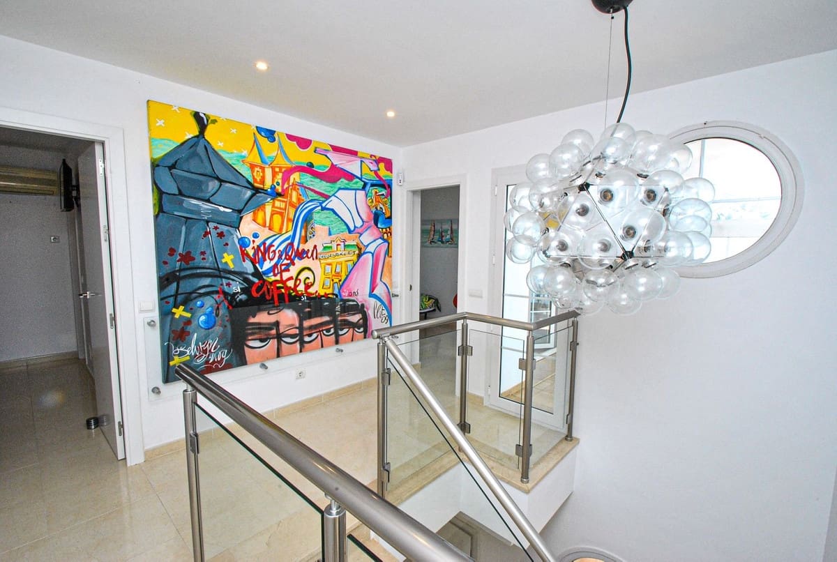 5 soverom Villa til salgs i La Cala de Mijas med svømmebasseng garasje - € 1 995 000 (Ref: 8147913)