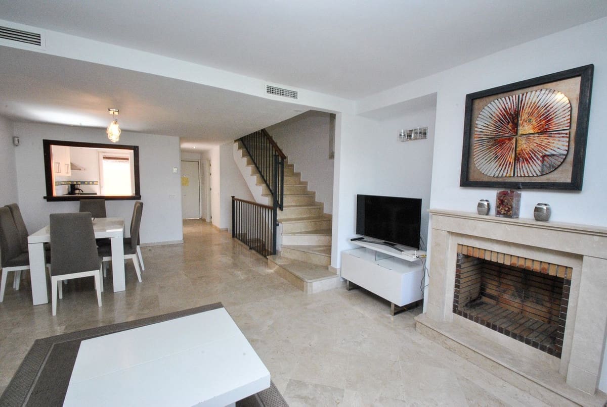 Casa de 4 habitaciones en Cabopino en venta con piscina garaje - 495.000 € (Ref: 8811920)