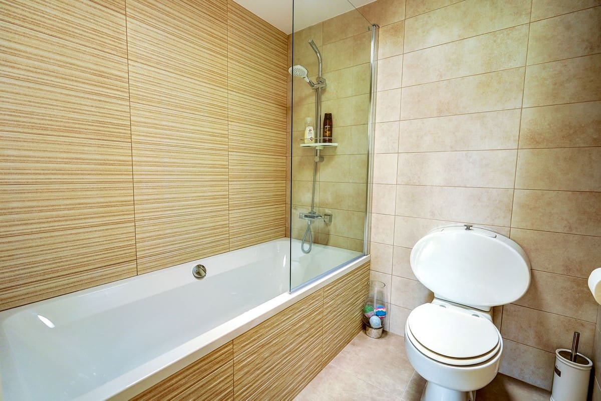 3 soveværelse Semi-Rækkehus til salg i Miraflores med swimmingpool garage - € 635.000 (Ref: 8895373)