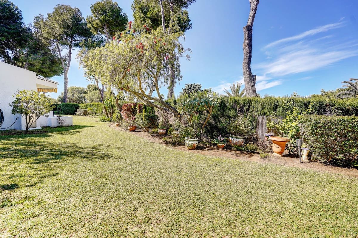 3 soveværelse Semi-Rækkehus til salg i Miraflores med swimmingpool garage - € 635.000 (Ref: 8895373)