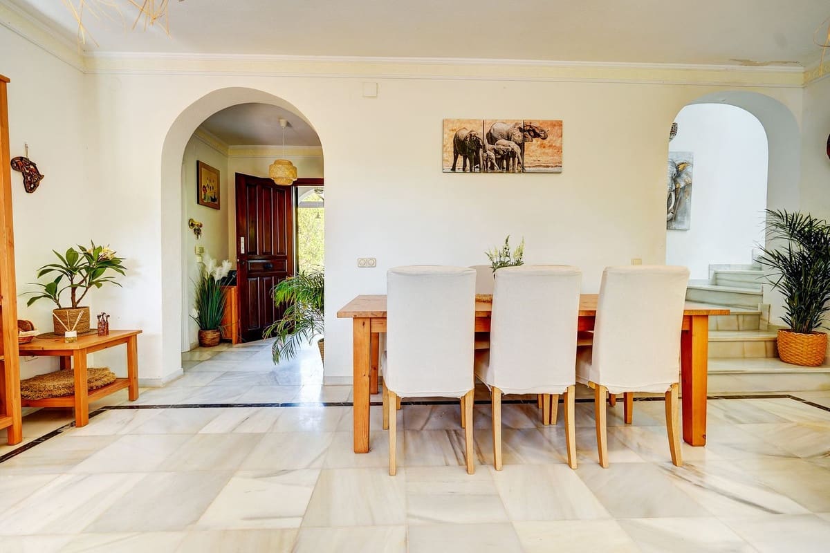 4 soverom Villa til salgs i Calahonda med svømmebasseng garasje - € 675 000 (Ref: 8925315)