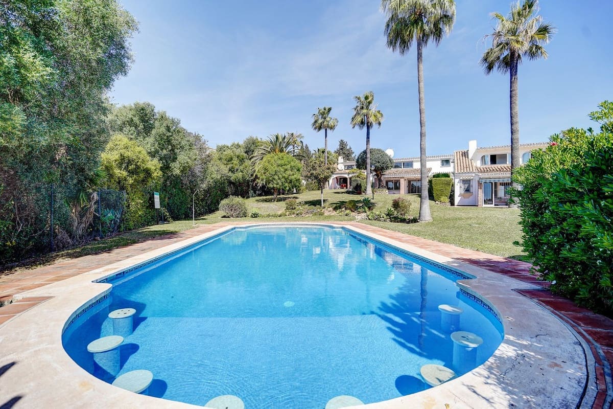 4 soverom Villa til salgs i Calahonda med svømmebasseng garasje - € 675 000 (Ref: 8925315)
