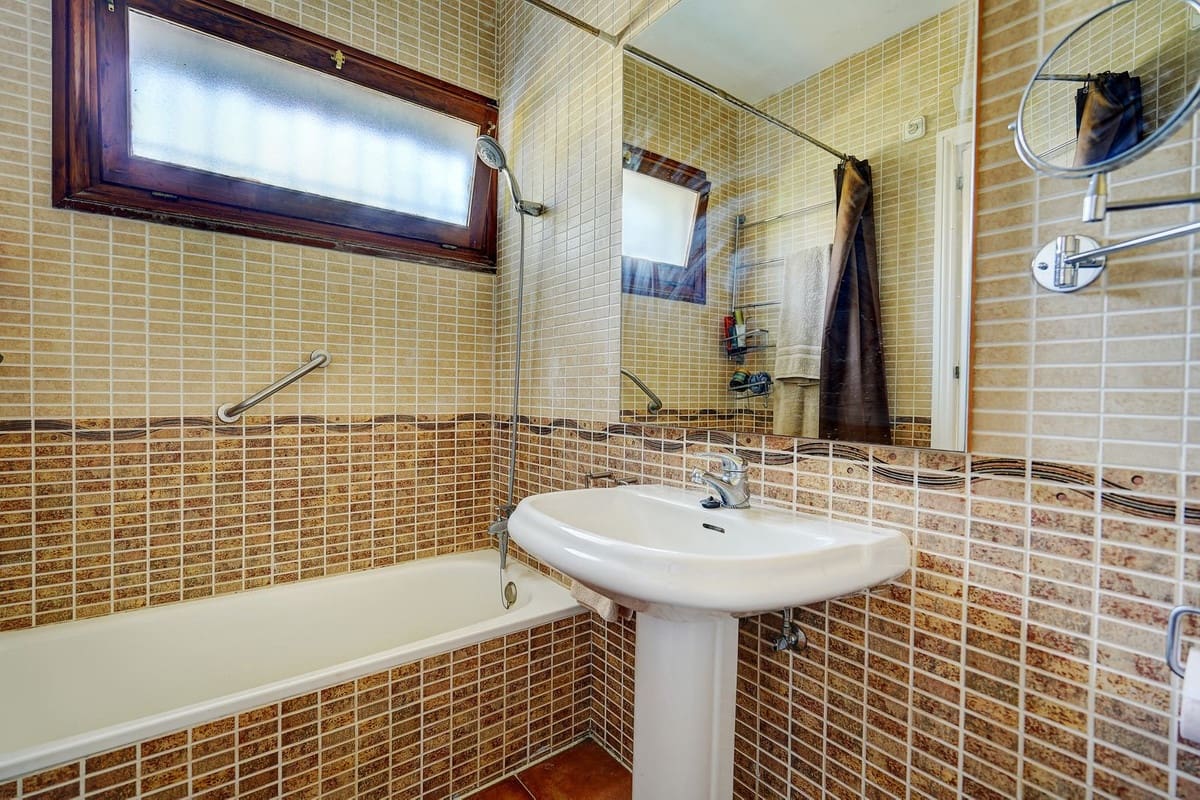 4 soverom Villa til salgs i Calahonda med svømmebasseng garasje - € 675 000 (Ref: 8925315)