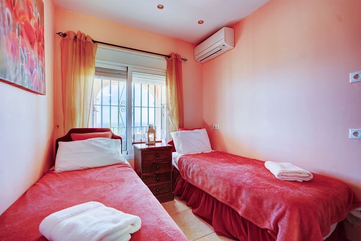 5 soverom Villa til salgs i La Capellania med svømmebasseng garasje - € 1 325 000 (Ref: 8969765)