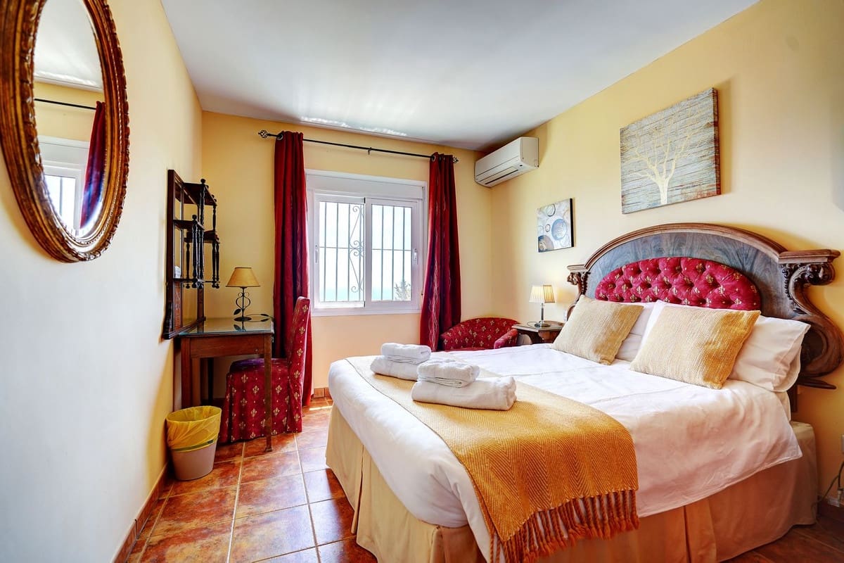 5 soverom Villa til salgs i La Capellania med svømmebasseng garasje - € 1 325 000 (Ref: 8969765)