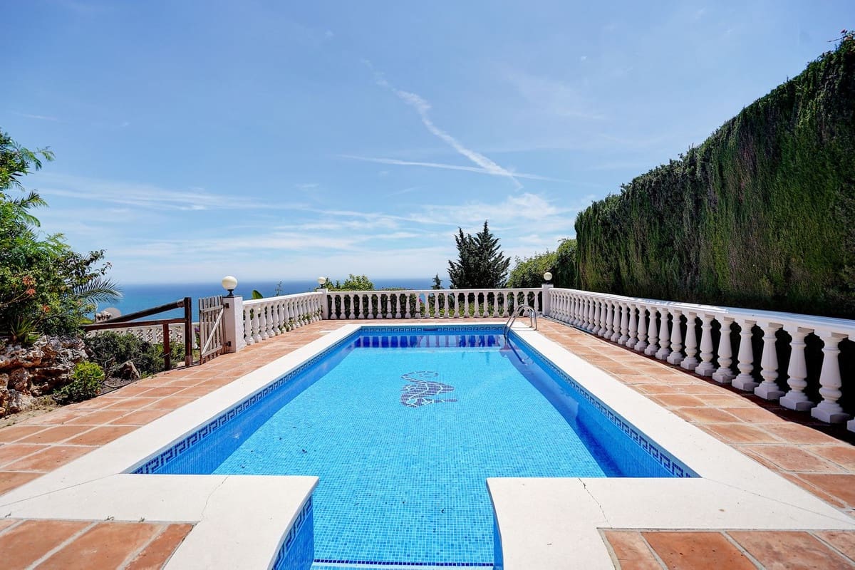 5 soverom Villa til salgs i La Capellania med svømmebasseng garasje - € 1 325 000 (Ref: 8969765)