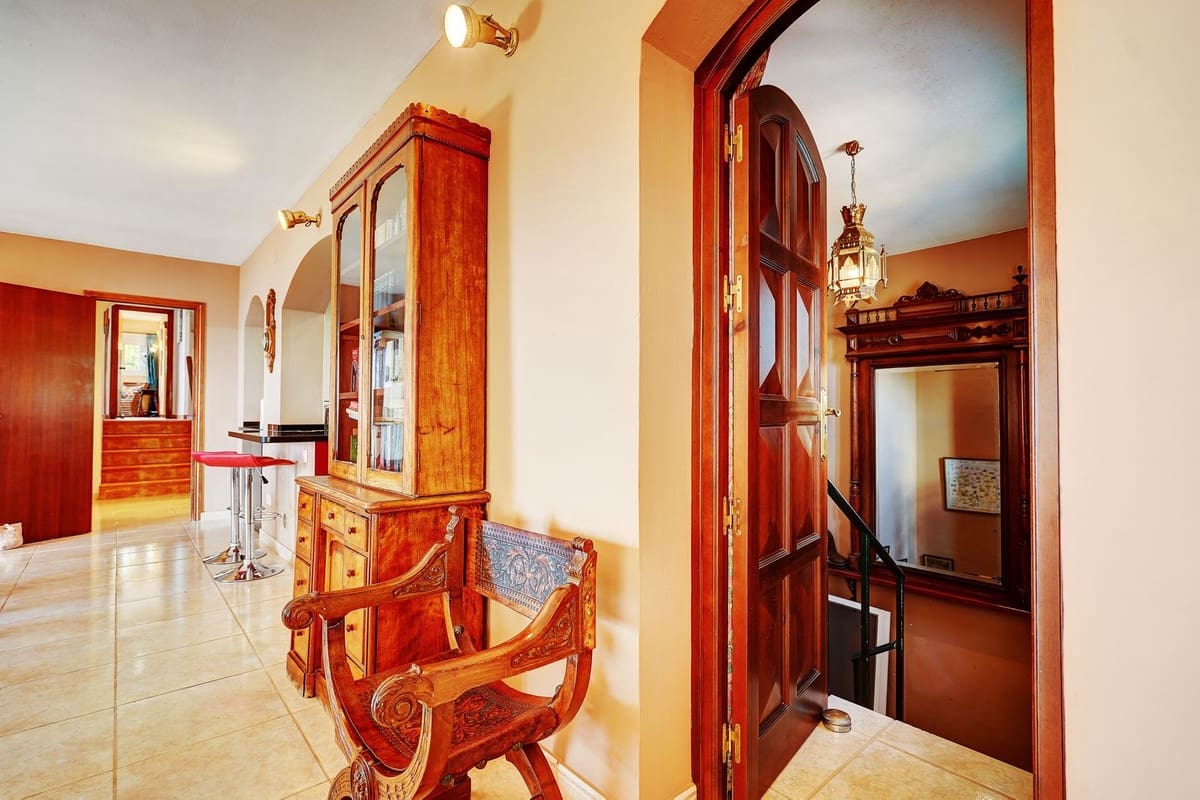 5 soverom Villa til salgs i La Capellania med svømmebasseng garasje - € 1 325 000 (Ref: 8969765)